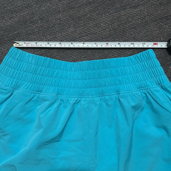 2 Tall Small GapFit High Rise Running Shorts with Pockets 4” Inseam - Picture 12 of 16